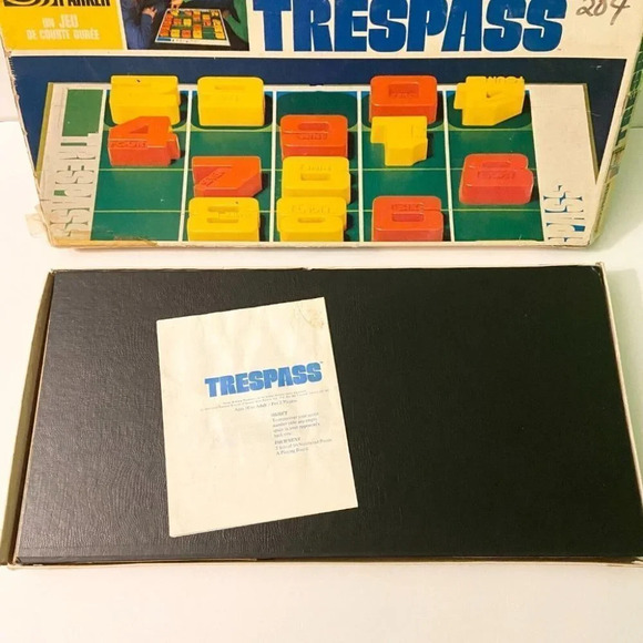Vintage 1974 Trespass Board Game Parker Brothers Bilingual Instructions Complete - Picture 5 of 12